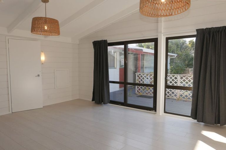 Photo of property in 1 Makora Road, Otaihanga, Paraparaumu, 5036