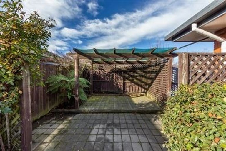 Photo of property in 5 Murfitt Place, Sockburn, Christchurch, 8042