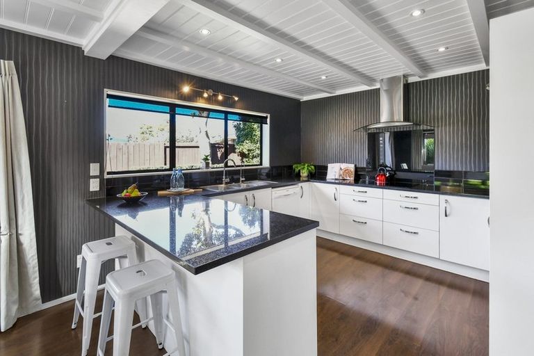 Photo of property in 7 Carlinka Place, Conifer Grove, Takanini, 2112
