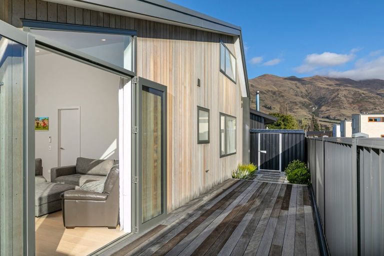Photo of property in 11 Cleland Close, Wanaka, 9382