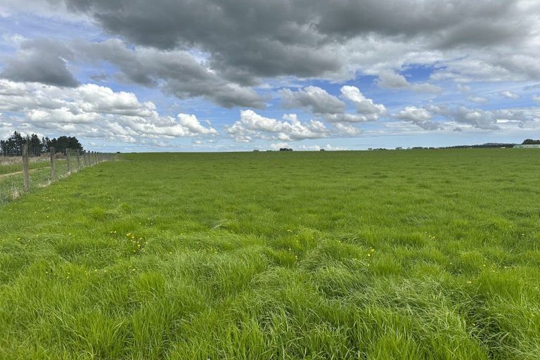 Photo of property in 44 Royal St Annes Drive, Te Kamo, 0112