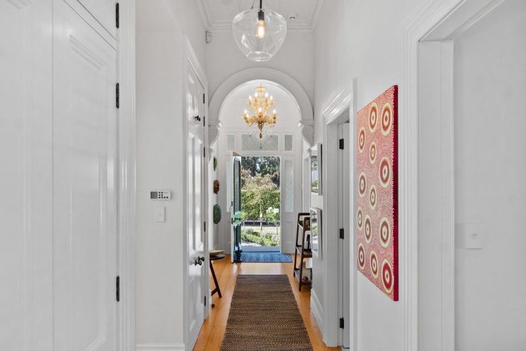 Photo of property in 58 Stanley Point Road, Stanley Point, Auckland, 0624