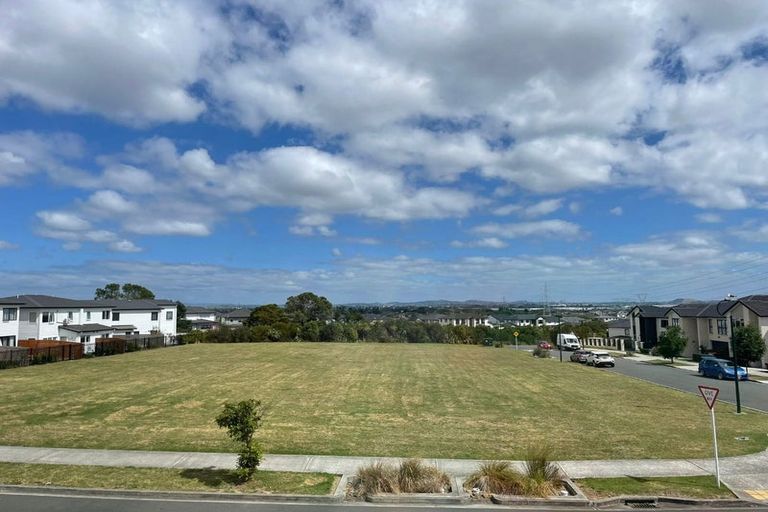 Photo of property in 35 Cloonlyon Drive, Flat Bush, Auckland, 2019