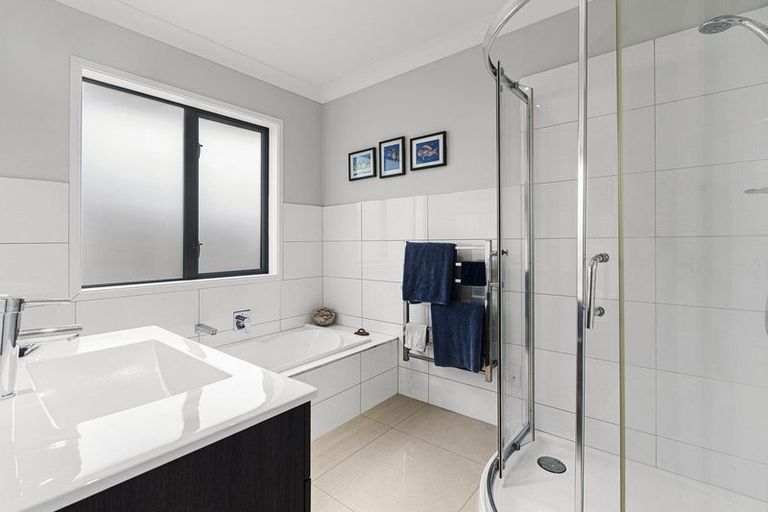 Photo of property in 525e Mangorei Road, Highlands Park, New Plymouth, 4312