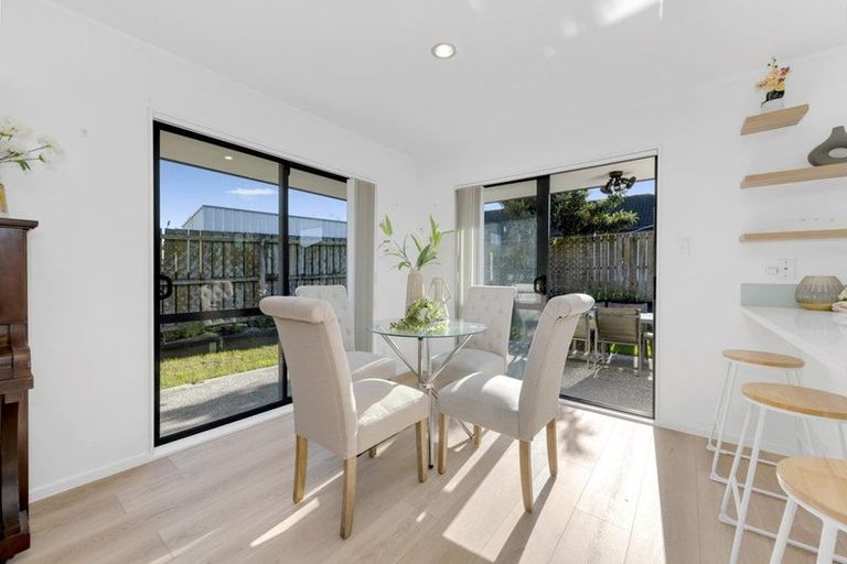 Photo of property in 6 Frank Bunce Grove, Flat Bush, Auckland, 2019
