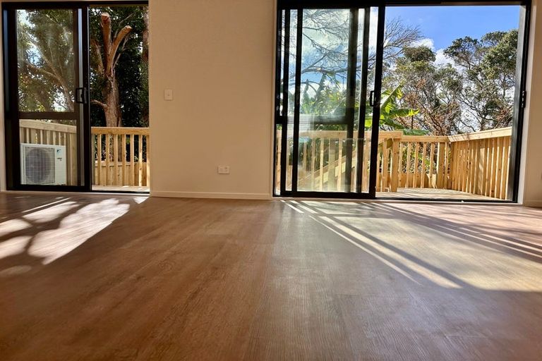 Photo of property in 3/147c Carlisle Road, Northcross, Auckland, 0632