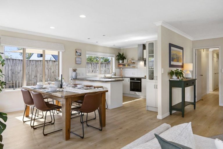 Photo of property in 15 Emery Place, Papamoa Beach, Papamoa, 3118
