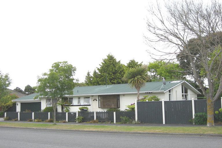 Photo of property in 92 Inwoods Road, Parklands, Christchurch, 8083