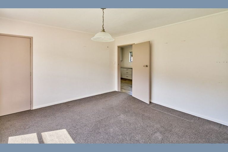 Photo of property in 17 Rembrandt Avenue, Tawa, Wellington, 5028