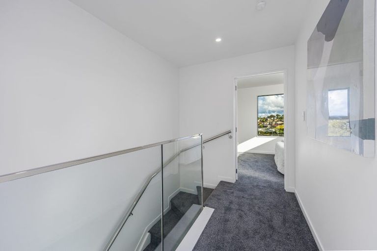 Photo of property in 19 Cedar Heights Avenue, Massey, Auckland, 0614