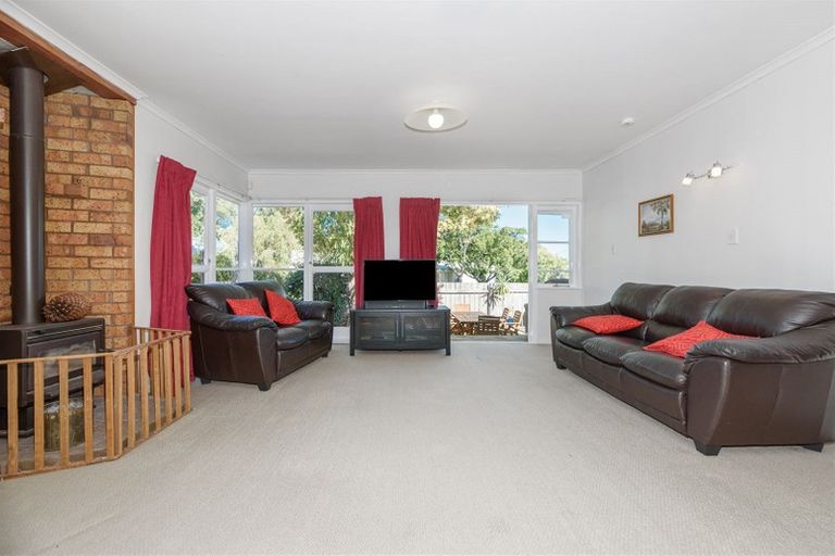 Photo of property in 60 Fairdene Avenue, Henderson, Auckland, 0610