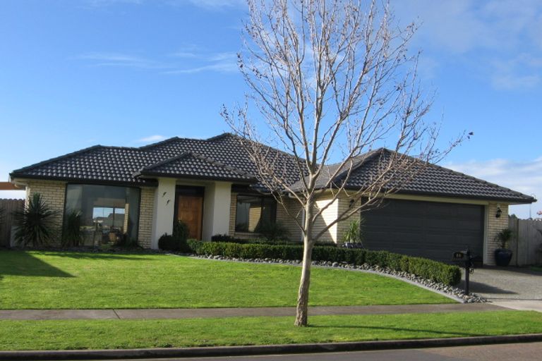 Photo of property in 18 Newinn Crescent, East Tamaki Heights, Auckland, 2016