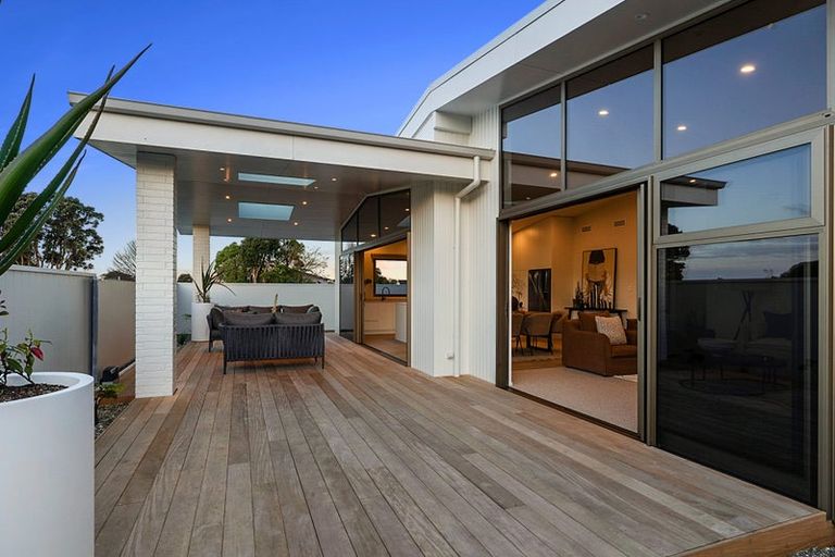 Photo of property in Mangorei Road, Strandon, 4312