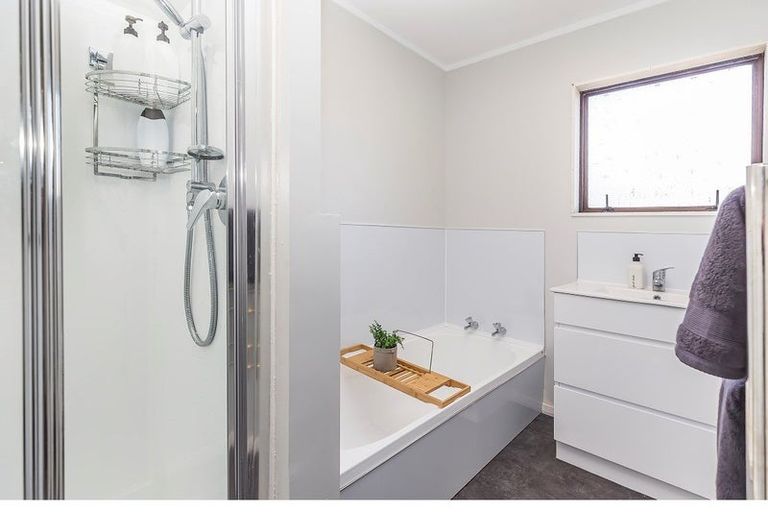 Photo of property in 43 Mercury Way, Whitby, Porirua, 5024