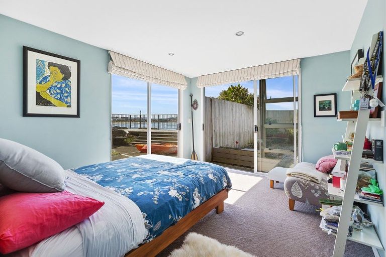 Photo of property in 273 Queens Drive, Lyall Bay, Wellington, 6022