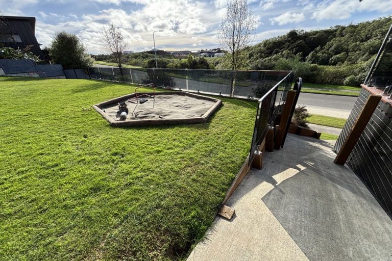 Photo of property in 123 Cashmere Drive, Fitzherbert, Palmerston North, 4410