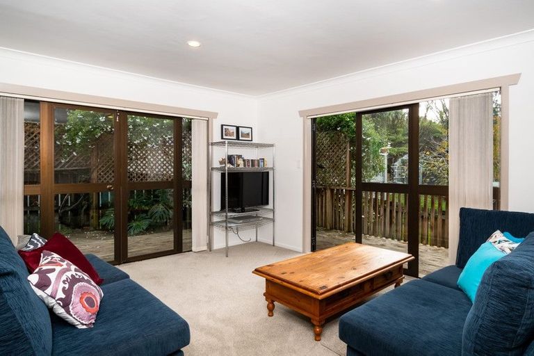Photo of property in 7 Juneau Place, Glendene, Auckland, 0602