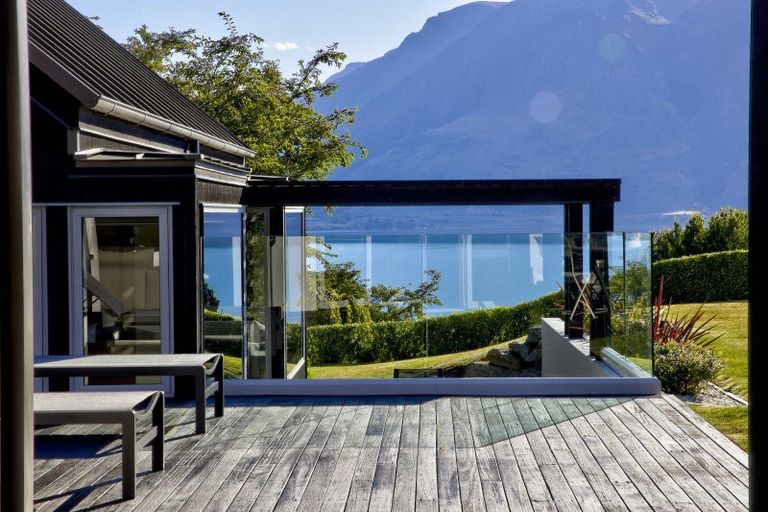 Photo of property in 11 Carlin Creek Drive, Drift Bay, Queenstown, 9371