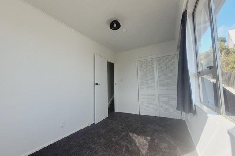 Photo of property in 114 Gloaming Hill, Titahi Bay, Porirua, 5022