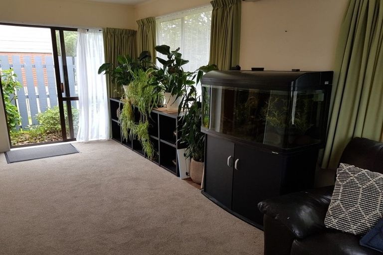 Photo of property in 4f5 Stewart Drive, Newlands, Wellington, 6037