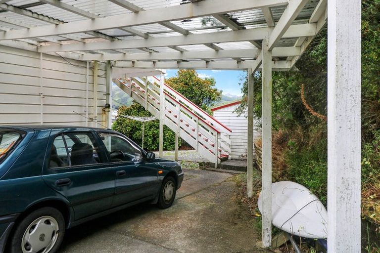 Photo of property in 39 Thurleigh Grove, Karori, Wellington, 6012