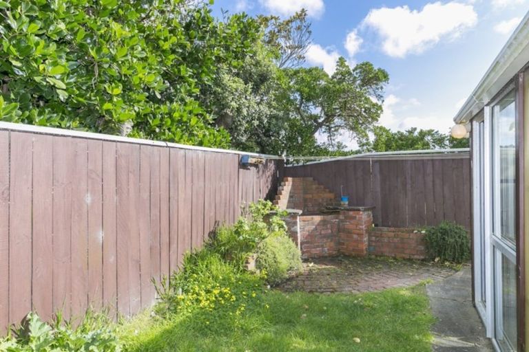 Photo of property in 200f6 Onepu Road, Lyall Bay, Wellington, 6022