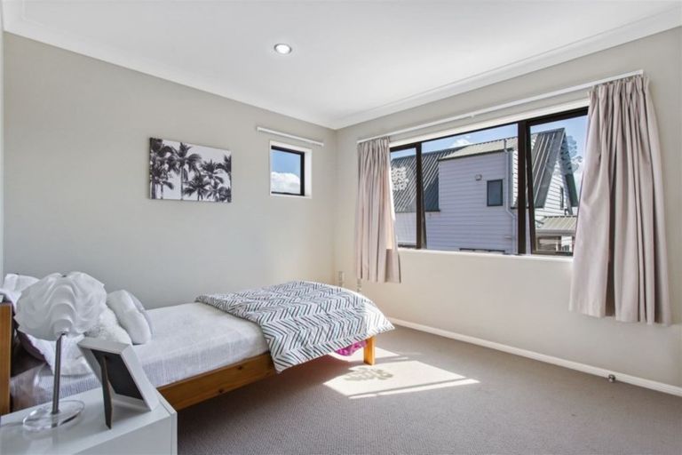 Photo of property in 48 Priestley Drive, Bucklands Beach, Auckland, 2014