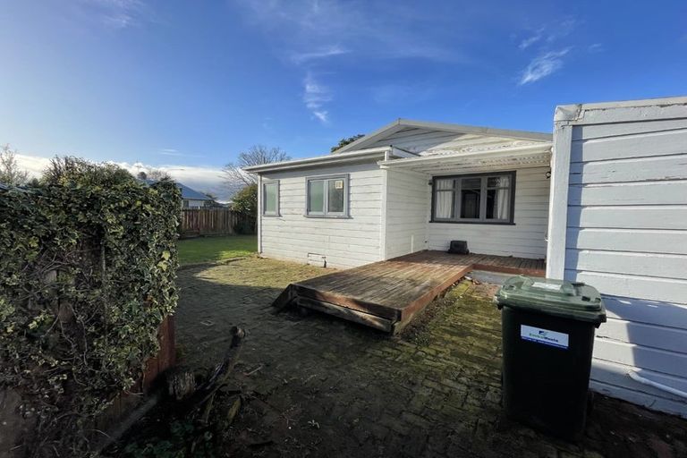 Photo of property in 17 Haydon Street, Roslyn, Palmerston North, 4414