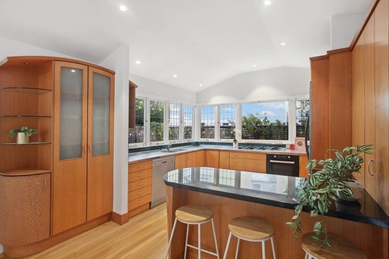 Photo of property in 48 Sunnynook Road, Sunnynook, Auckland, 0620