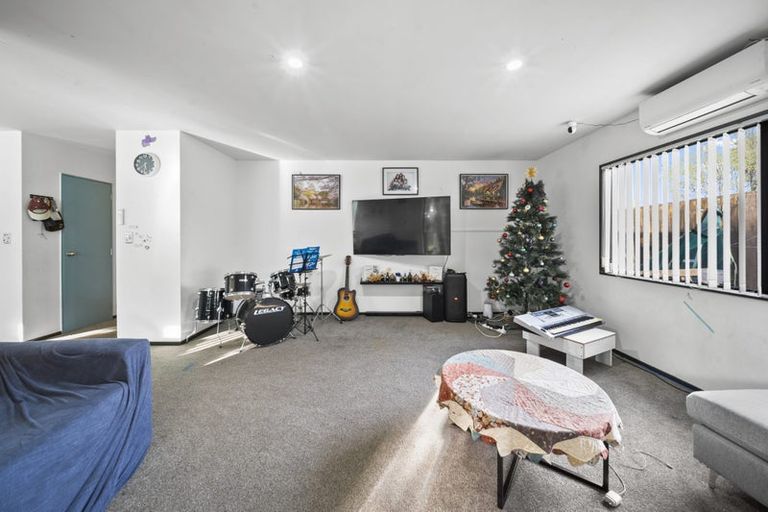 Photo of property in 27 Robertson Road, Favona, Auckland, 2024