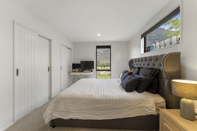 Photo of property in 22 Huxley Place, Lake Hayes, Queenstown, 9304