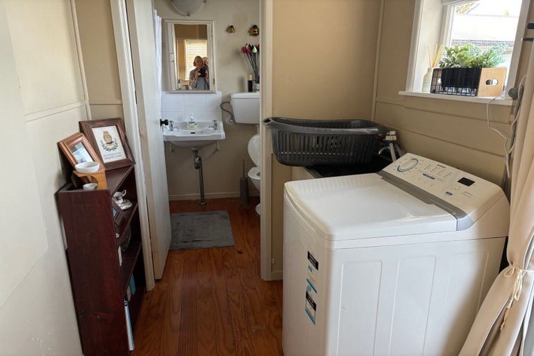 Photo of property in 1/80 Gloria Avenue, Te Atatu Peninsula, Auckland, 0610