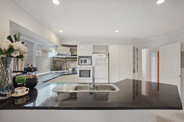 Photo of property in 8 Yarlside Place, Northpark, Auckland, 2013