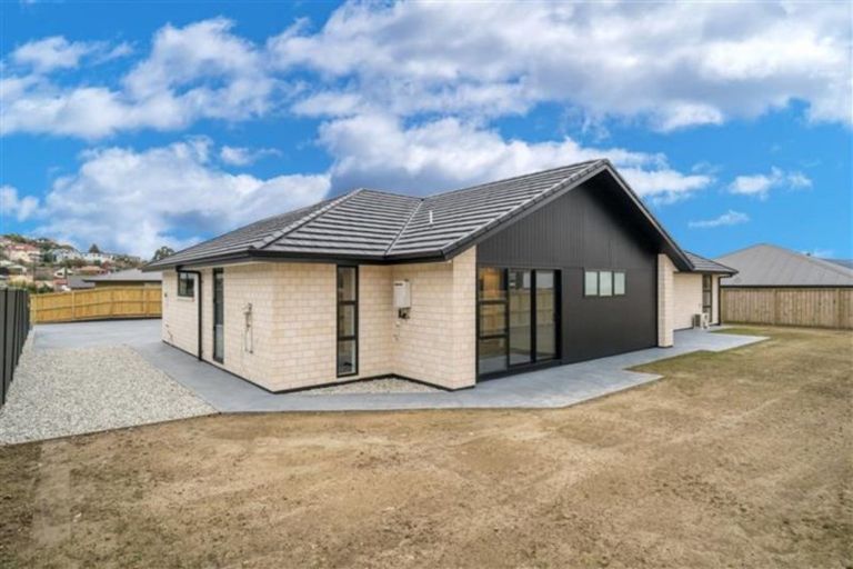 Photo of property in 11 Heathfield Drive, Mosgiel, 9024