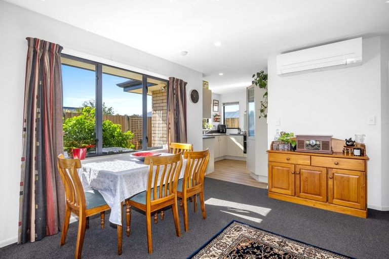 Photo of property in 6 Sheraton Place, Redwood, Christchurch, 8051