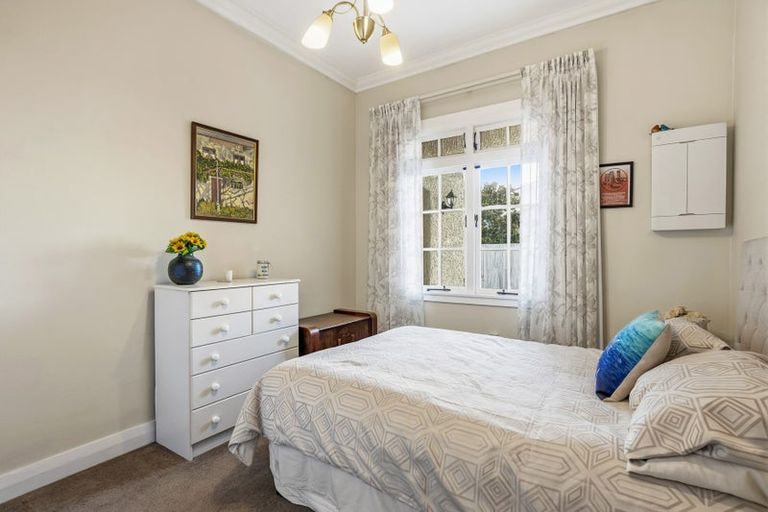 Photo of property in 46 Rewarewa Road, Te Atatu Peninsula, Auckland, 0610
