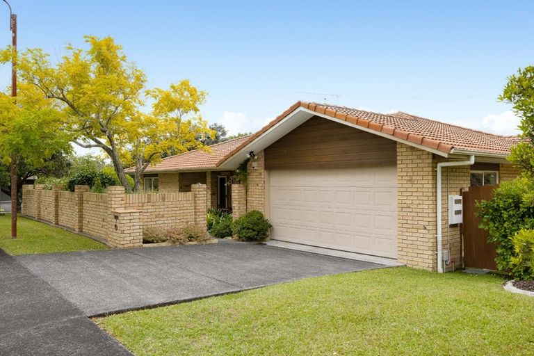 Photo of property in 2 Jubaea Place, Henderson, Auckland, 0610