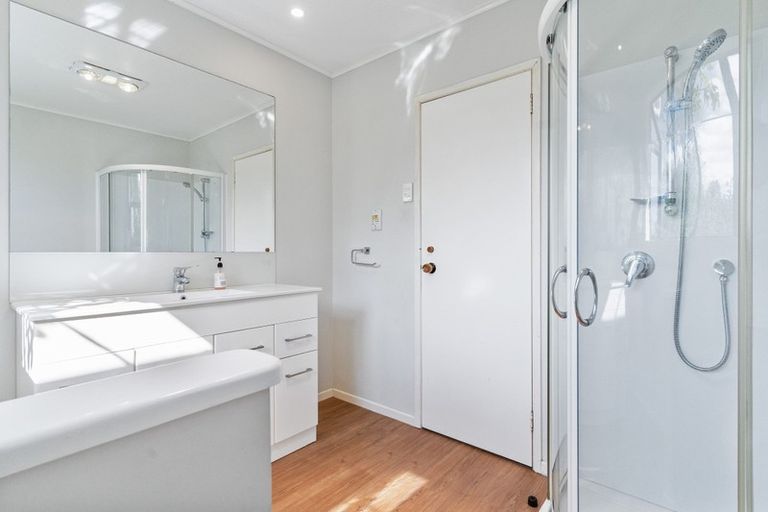 Photo of property in 19 Ellesmere Crescent, Pakuranga Heights, Auckland, 2010