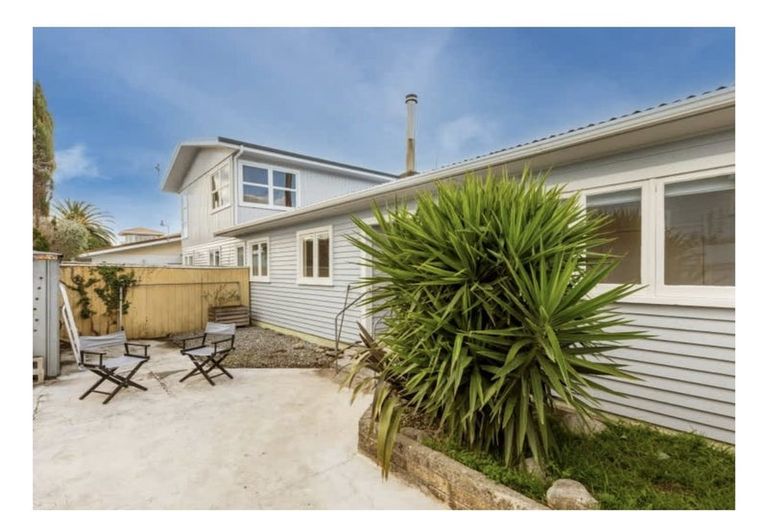 Photo of property in 1/11 Meeanee Quay, Westshore, Napier, 4110