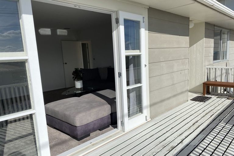 Photo of property in 1/16 Stanley Road, Glenfield, Auckland, 0629