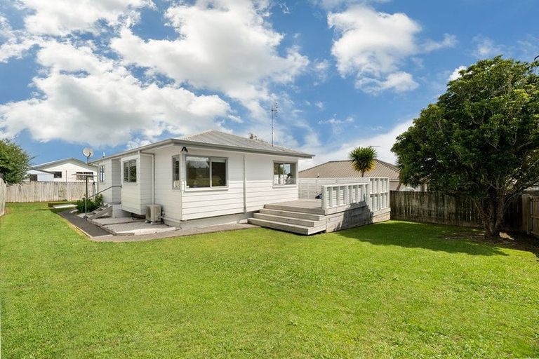 Photo of property in 22a Riverton Drive, Randwick Park, Auckland, 2105