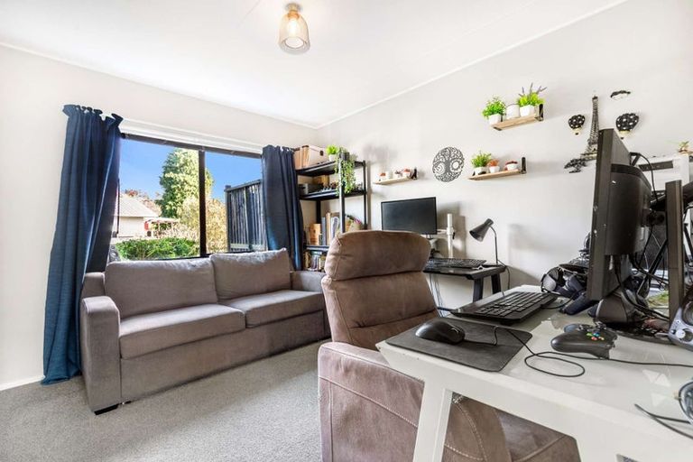 Photo of property in 35b Aquarius Drive, Kawaha Point, Rotorua, 3010