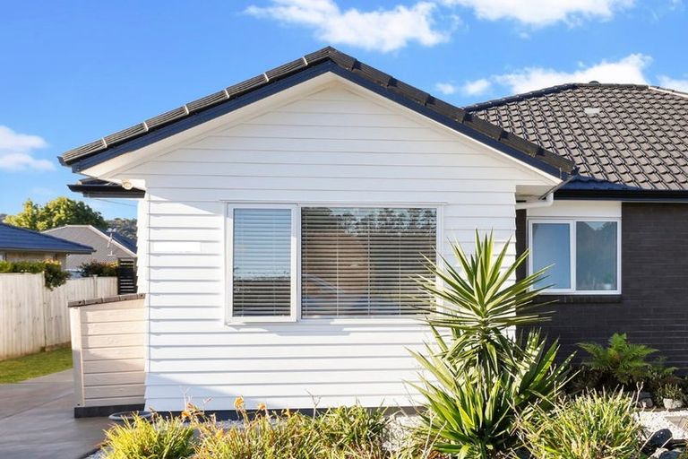 Photo of property in 44b Gilbransen Road, Kumeu, 0810