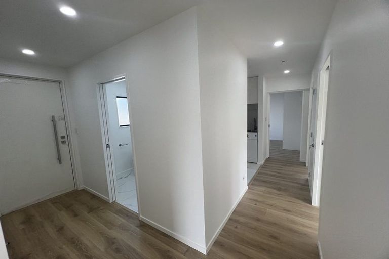 Photo of property in 1/54 Trias Road, Totara Vale, Auckland, 0629