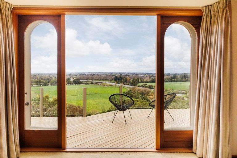 Photo of property in 96 Clifton Terrace, Fitzherbert, Palmerston North, 4410