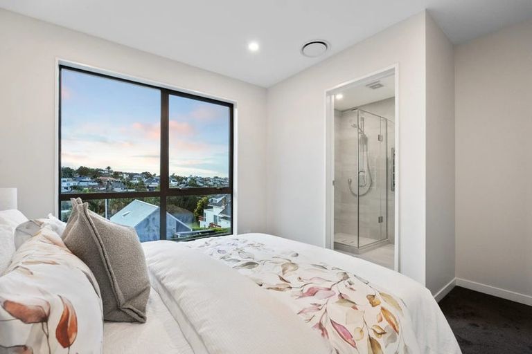 Photo of property in 2/32 Beulah Avenue, Rothesay Bay, Auckland, 0630