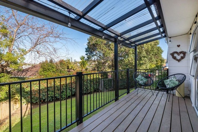 Photo of property in 1/6 Phillipa Place, Browns Bay, Auckland, 0630