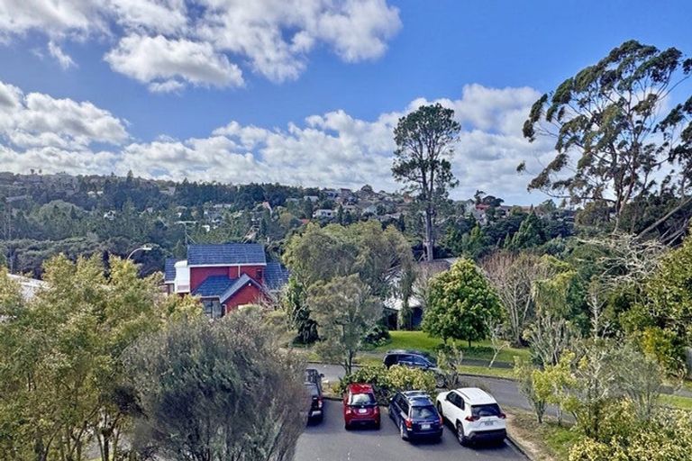 Photo of property in 6 Mosman Place, Chatswood, Auckland, 0626