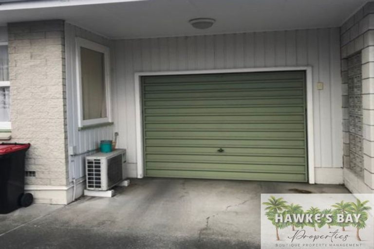 Photo of property in 2/35 Middle Road, Havelock North, 4130