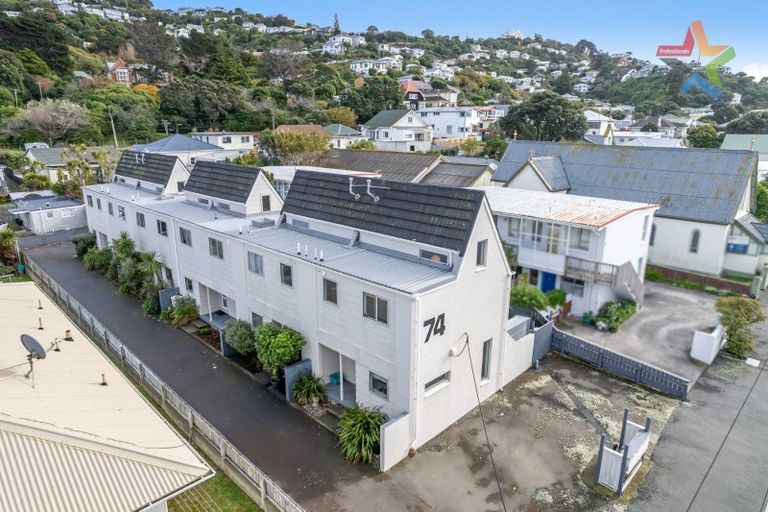 Photo of property in 74f4 Freyberg Street, Lyall Bay, Wellington, 6022